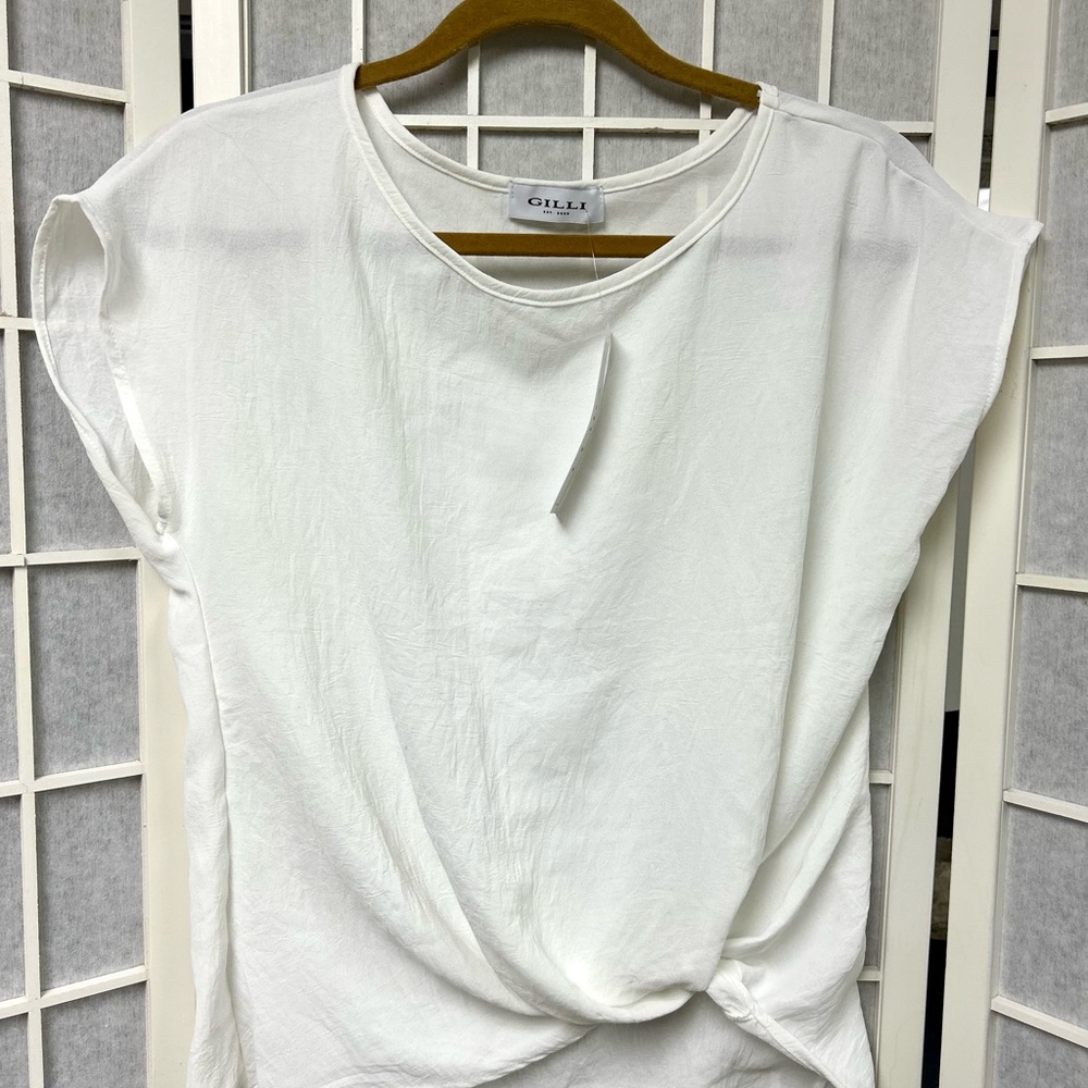 Gilli Women's White Short Sleeve Twist Blouse